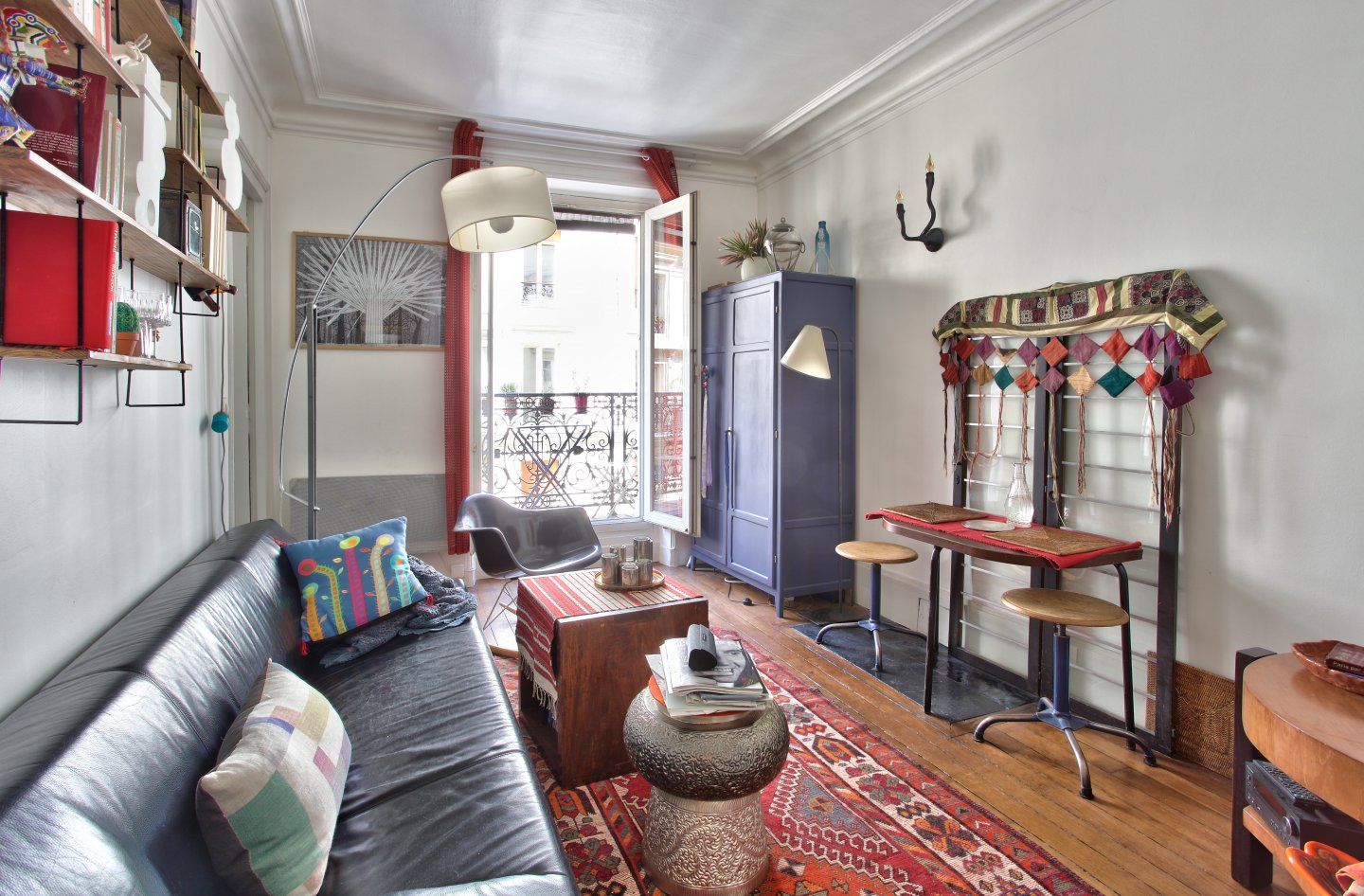 Charme ancien avec balcon à République - 3 pers.
